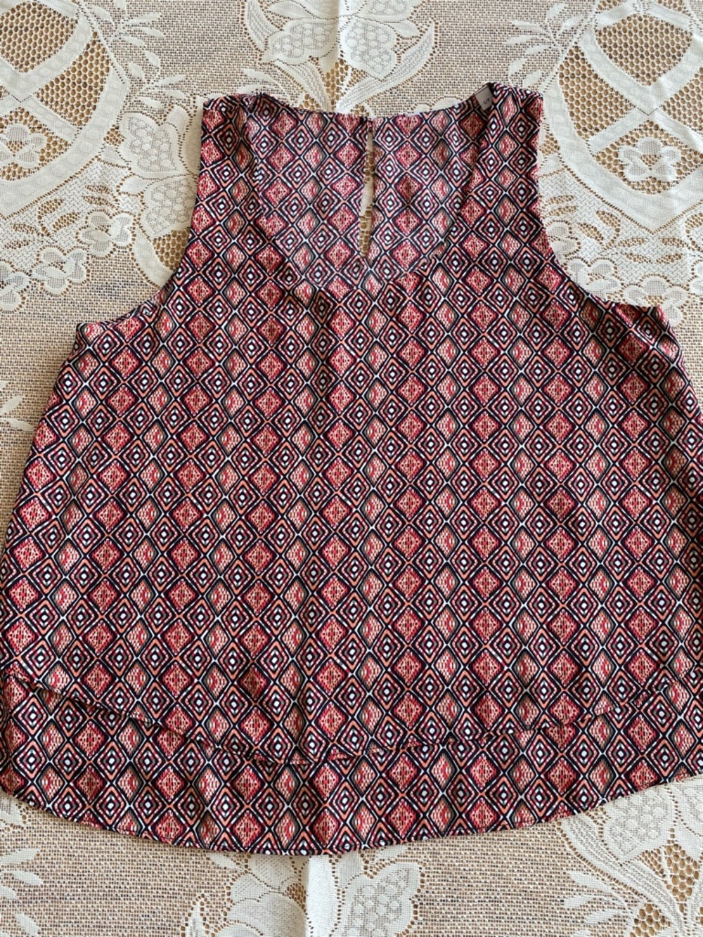 Sleeveless Geometric Print Top in Red and Black